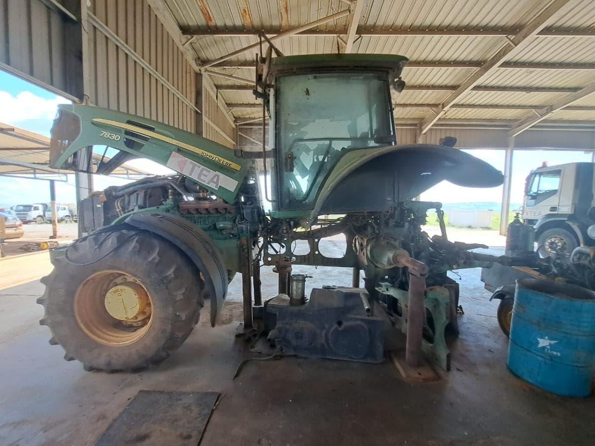Trator agrícola John Deer 7830  · Samba Caju — imagen 1