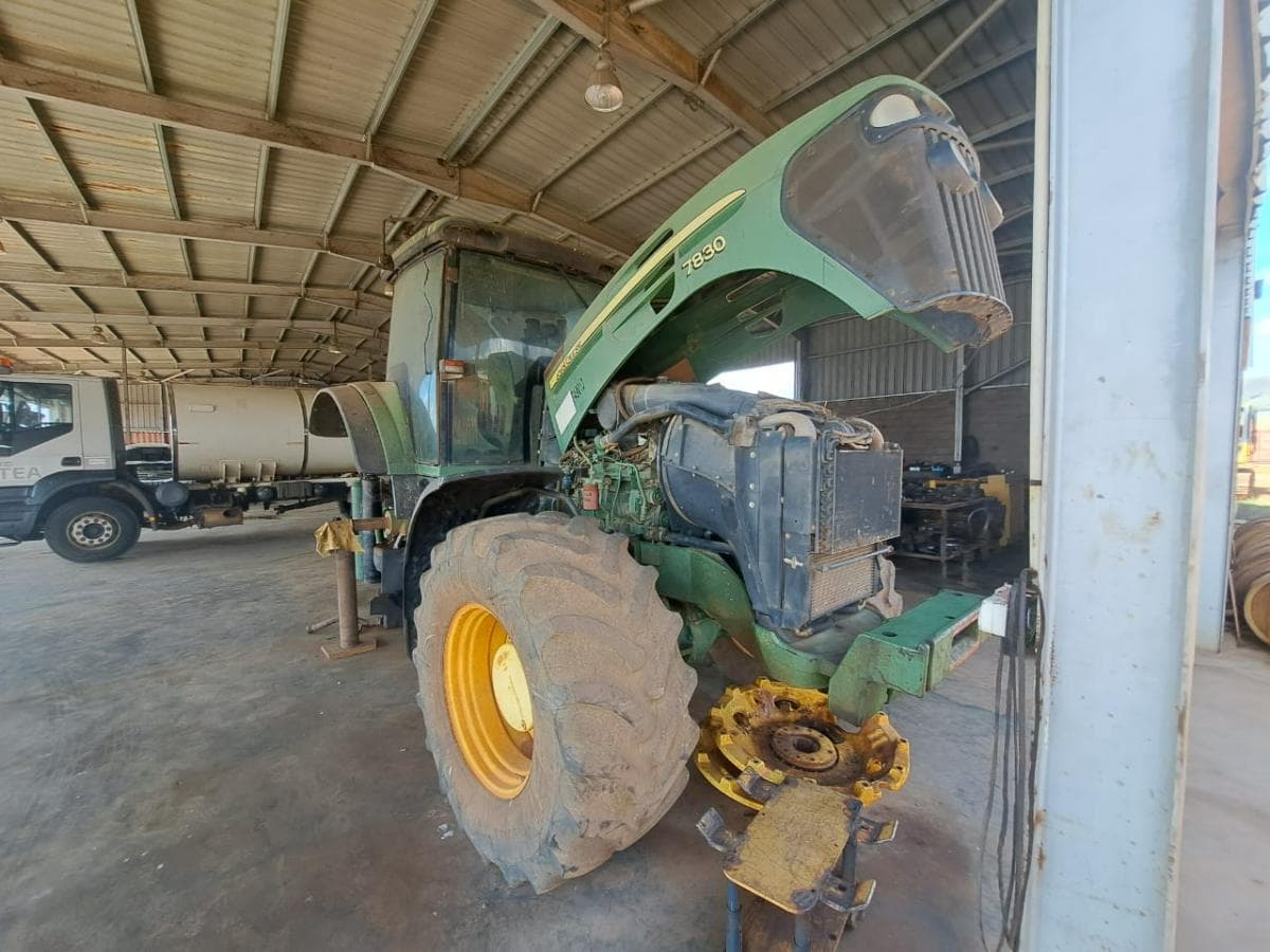 Trator agrícola John Deer 7830  · Samba Caju — imagen 12