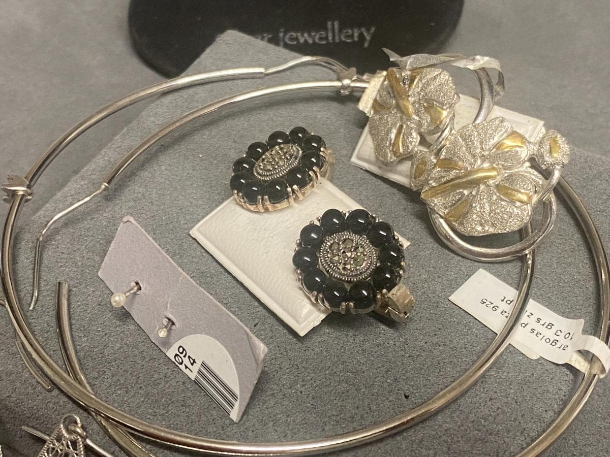 Pendientes de plata y otros materiales — imagen 1