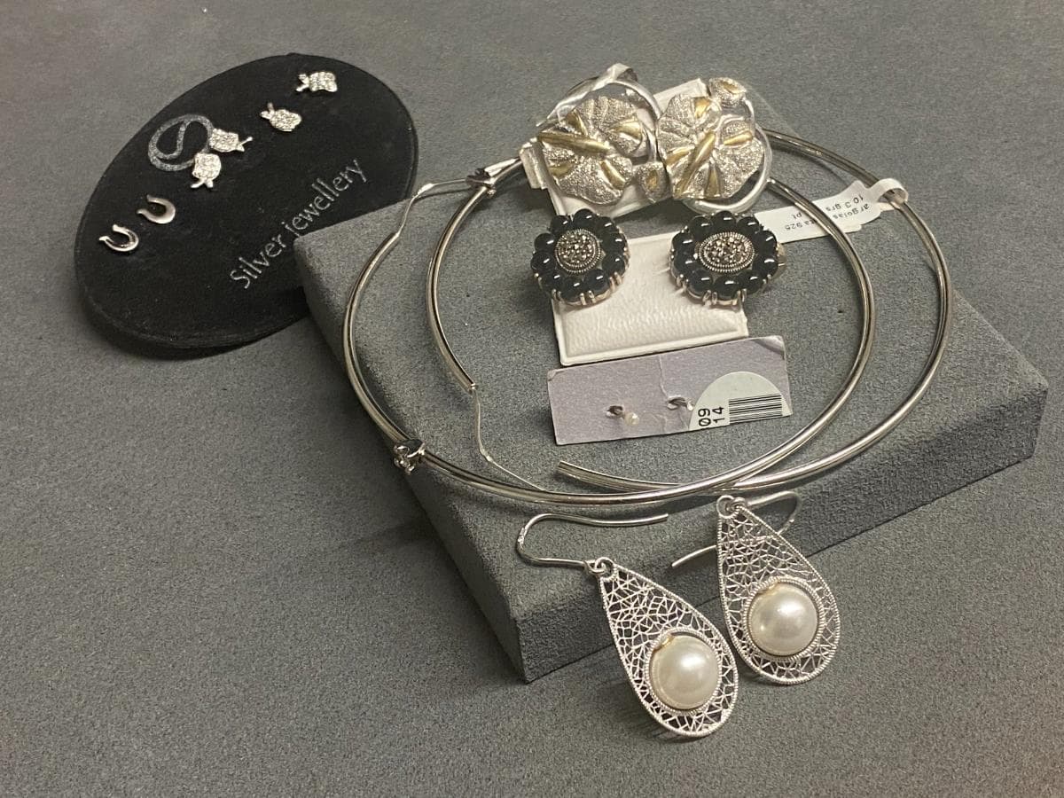 Pendientes de plata y otros materiales — imagen 2