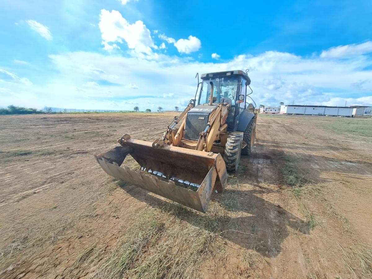 Retroescavadora Case 590R  · Samba Caju — image 16