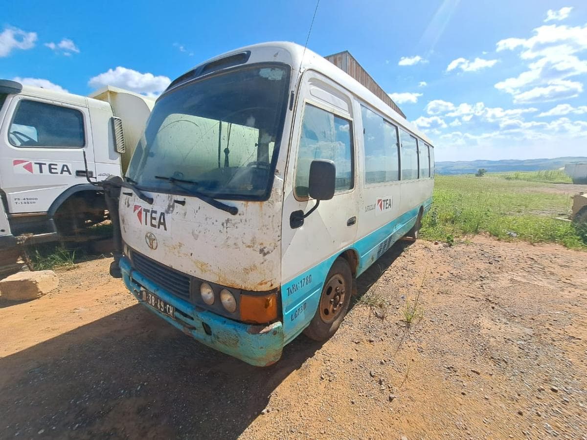 Autocarro Toyota Coaster · Samba Caju — imagen 1