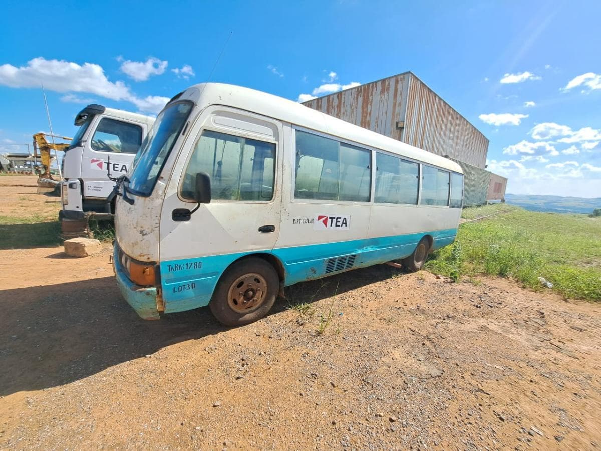 Autocarro Toyota Coaster · Samba Caju — imagen 4