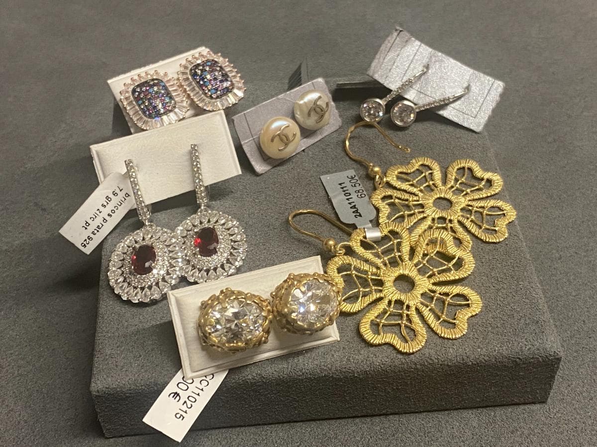 Pendientes de plata y otros materiales — imagen 1