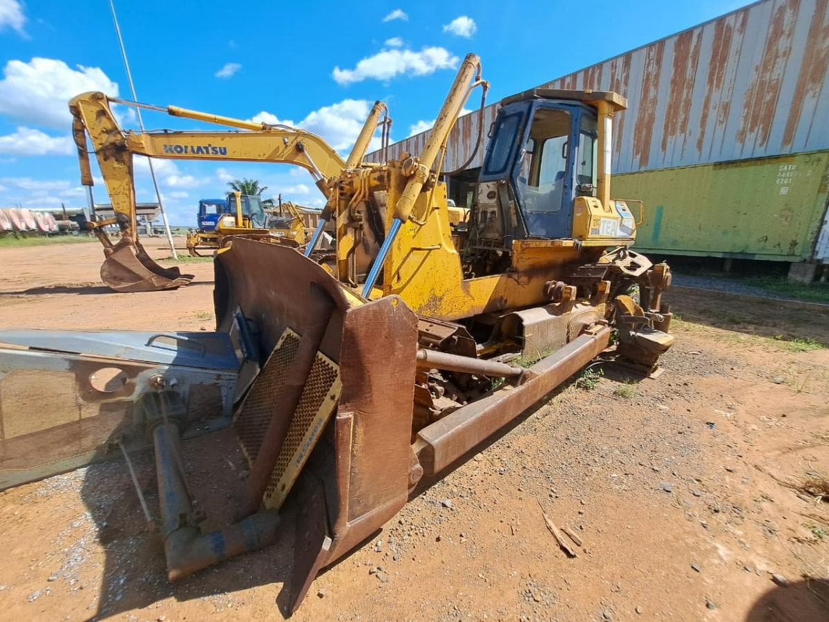 Buldózer Komatsu D65E-12 · Samba Caju — imagen 3