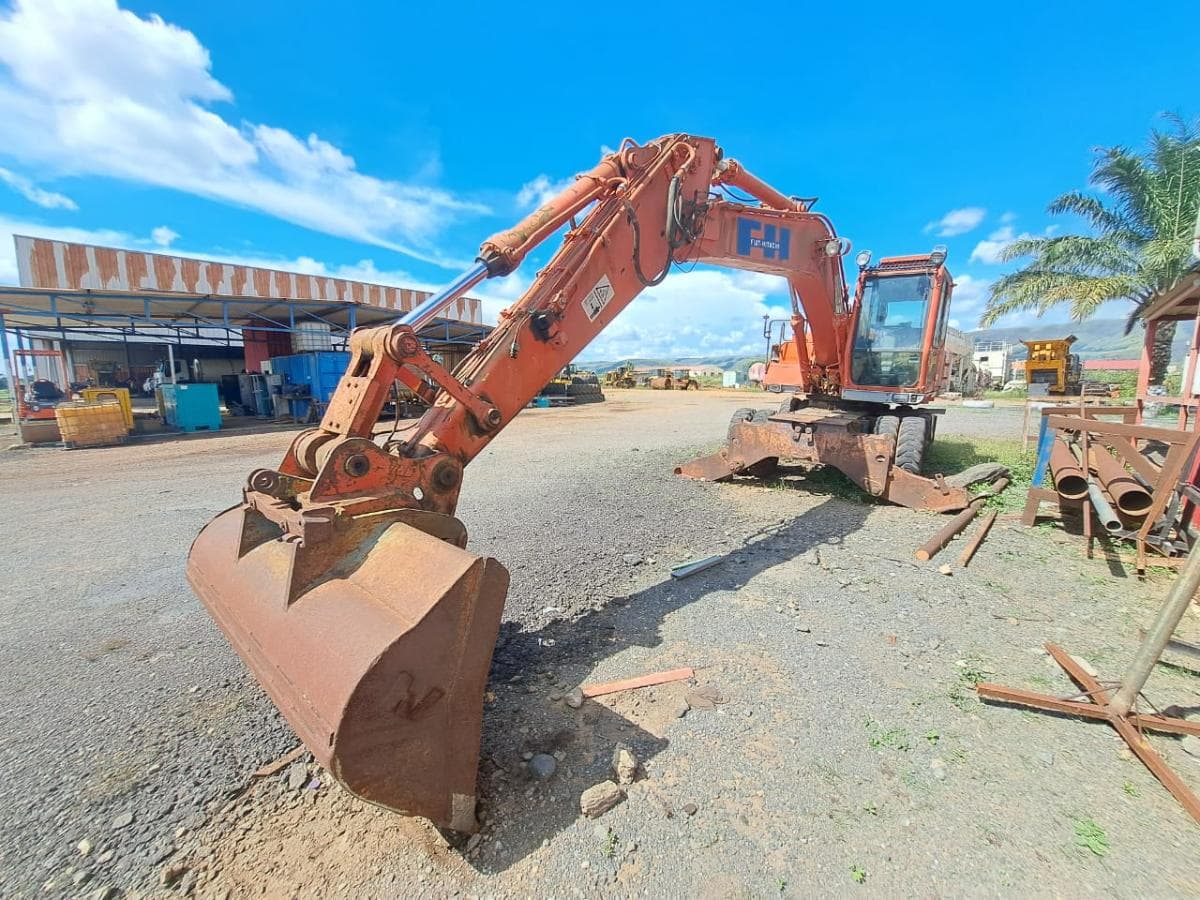 Escavadora de Pneus Fiat Hitachi FH150W.3 · Samba Caju — imagen 1