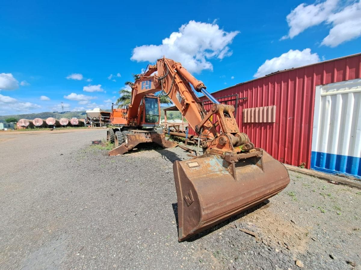 Escavadora de Pneus Fiat Hitachi FH150W.3 · Samba Caju — imagen 3