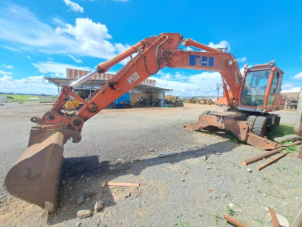 Escavadora de Pneus Fiat Hitachi FH150W.3 · Samba Caju — imagen 14