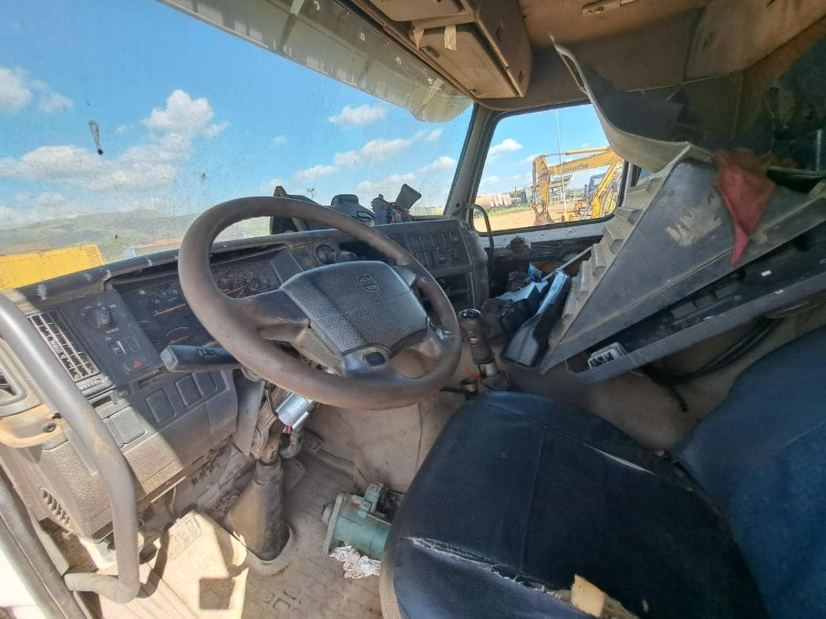 Camião Cisterna Volvo FM 400 · Samba Caju — image 2
