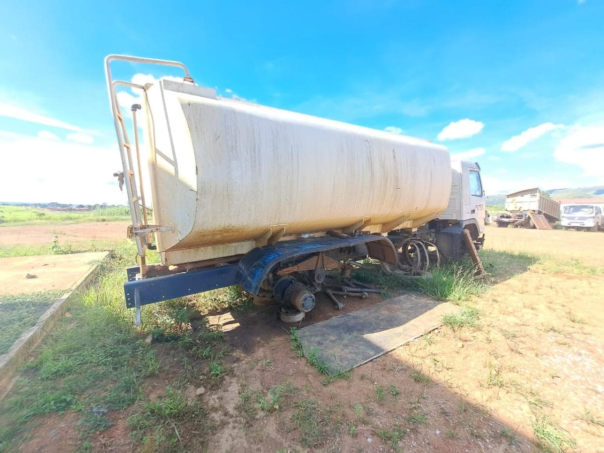 Camião Cisterna Volvo FM 400 · Samba Caju — image 14