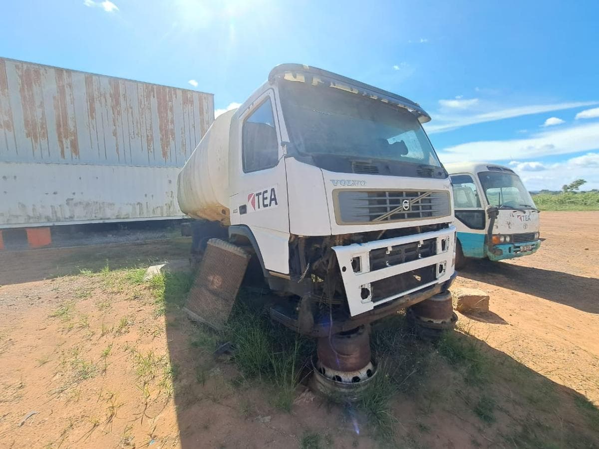 Camião Cisterna Volvo FM 400 · Samba Caju — image 9