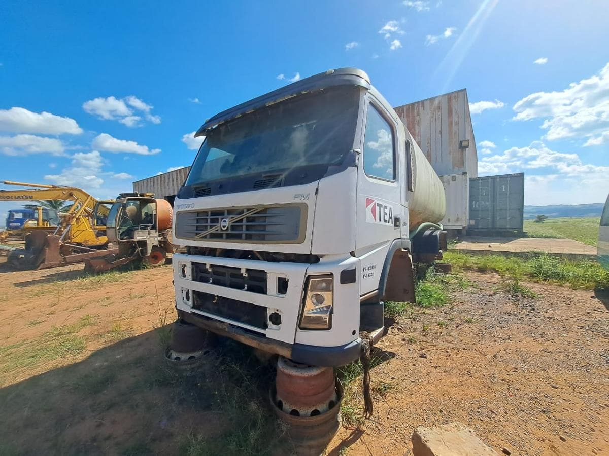 Camião Cisterna Volvo FM 400 · Samba Caju — image 1