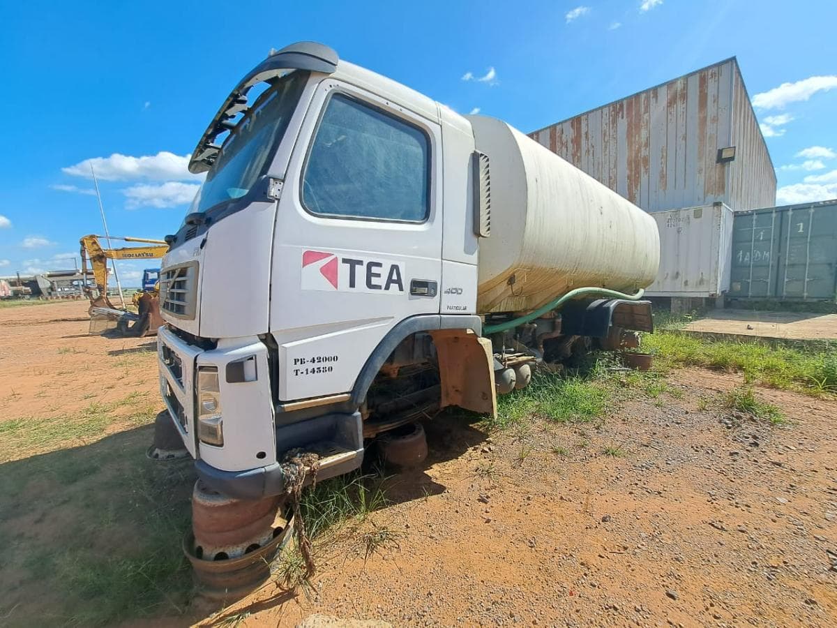 Camião Cisterna Volvo FM 400 · Samba Caju — image 5
