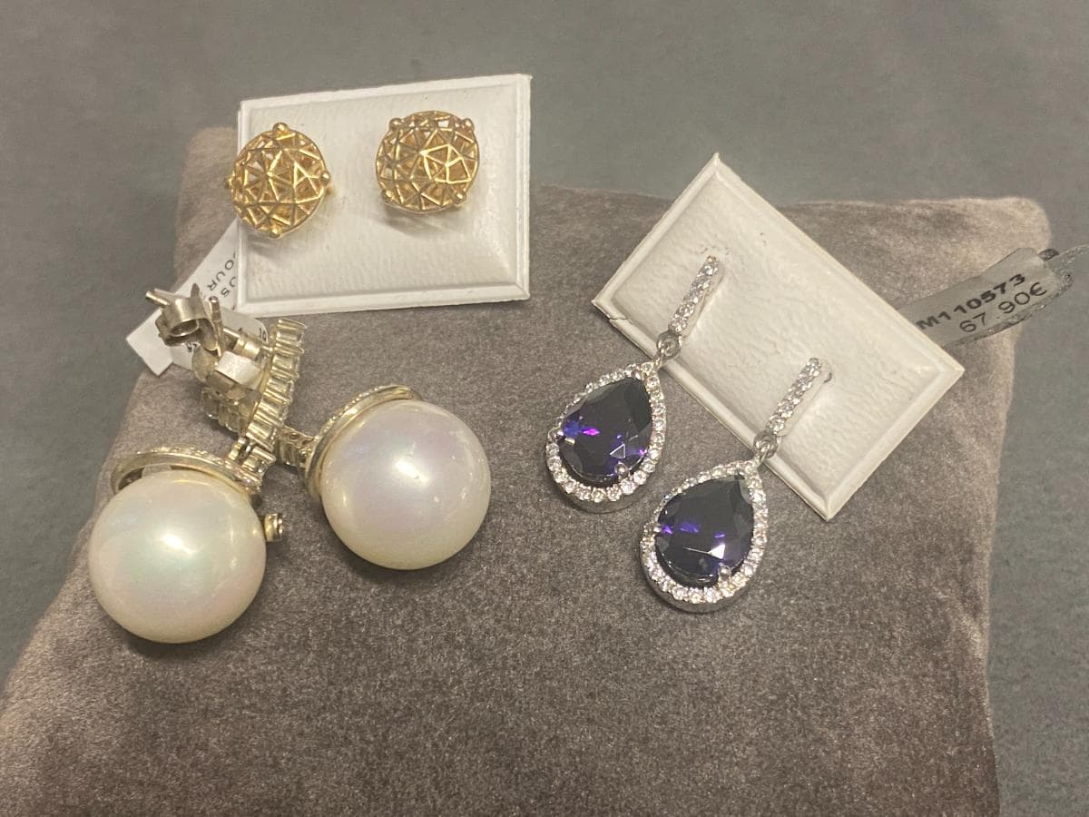 Earrings in silver and other materials — image 2