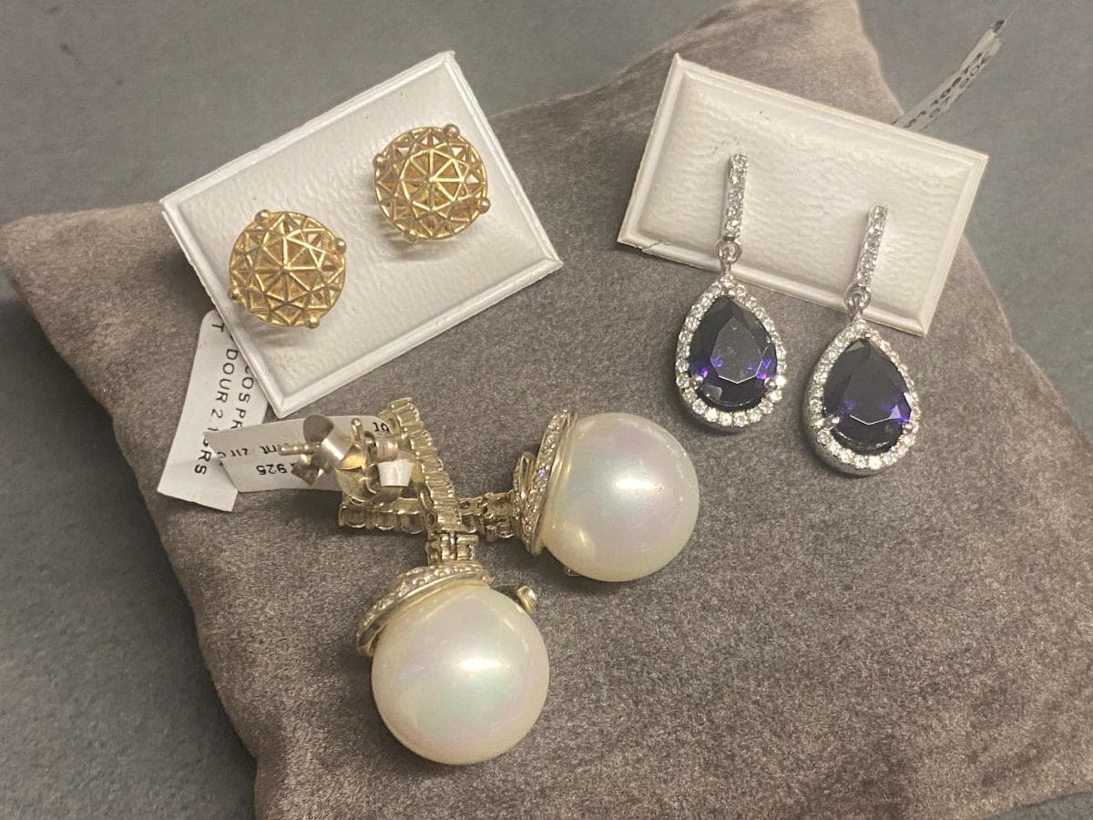 Earrings in silver and other materials — image 4