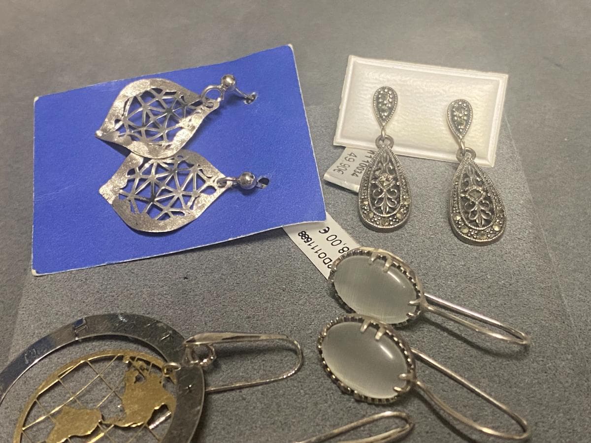 Pendientes de plata y otros materiales — imagen 1