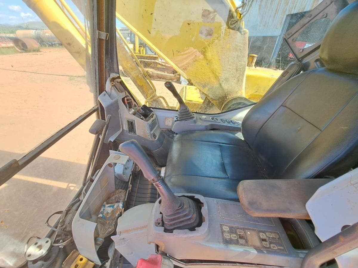 Escavadora de rastos Komatsu PC220 -7 · Samba Caju — image 5