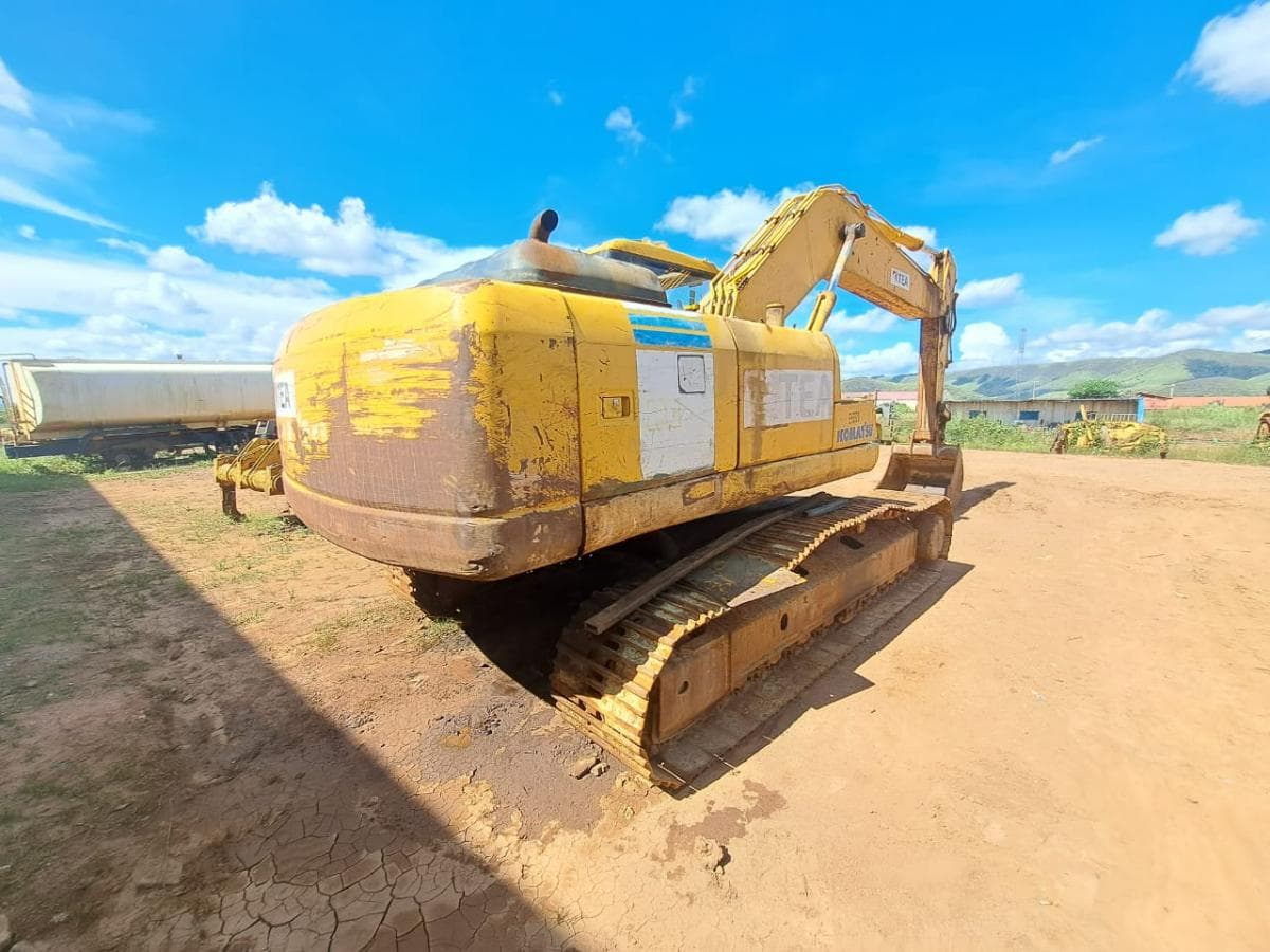 Escavadora de rastos Komatsu PC220 -7 · Samba Caju — image 6