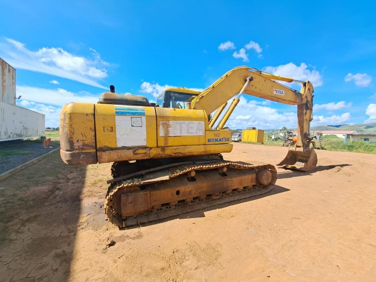 Escavadora de rastos Komatsu PC220 -7 · Samba Caju — image 8