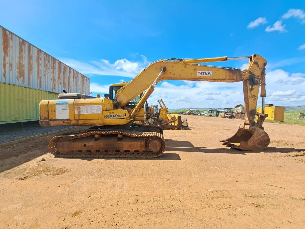 Escavadora de rastos Komatsu PC220 -7 · Samba Caju — image 13