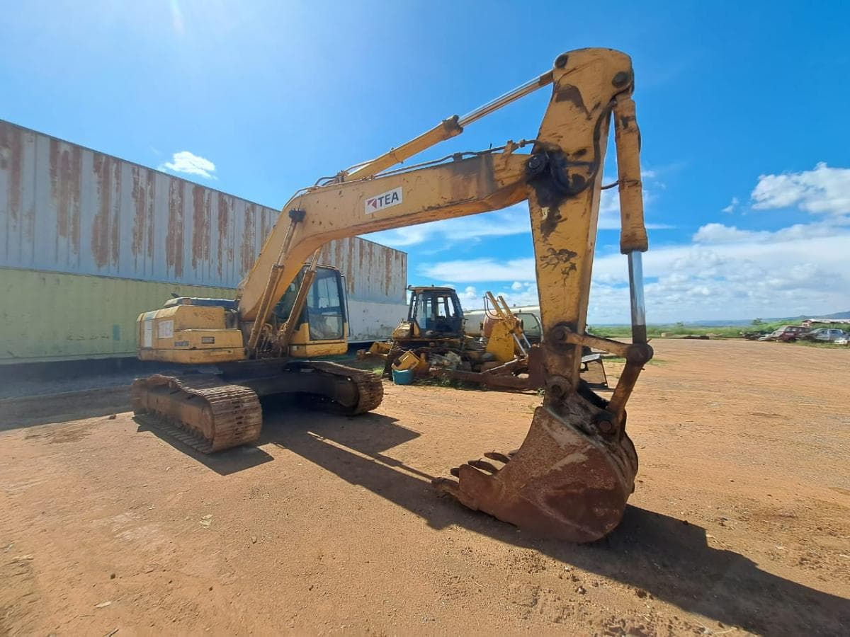 Escavadora de rastos Komatsu PC220 -7 · Samba Caju — image 2