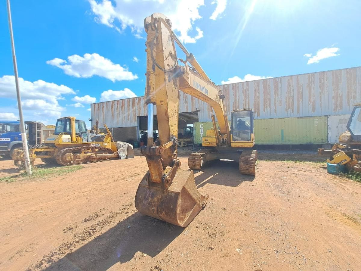 Escavadora de rastos Komatsu PC220 -7 · Samba Caju — image 1