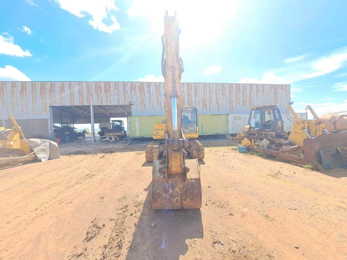 Escavadora de rastos Komatsu PC220 -7 · Samba Caju — image 14