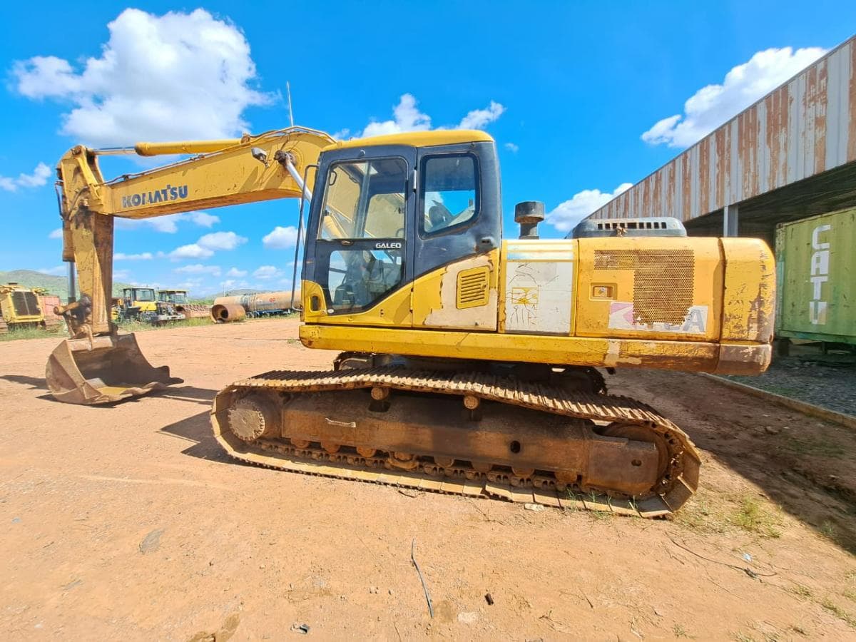 Escavadora de rastos Komatsu PC220 -7 · Samba Caju — image 18