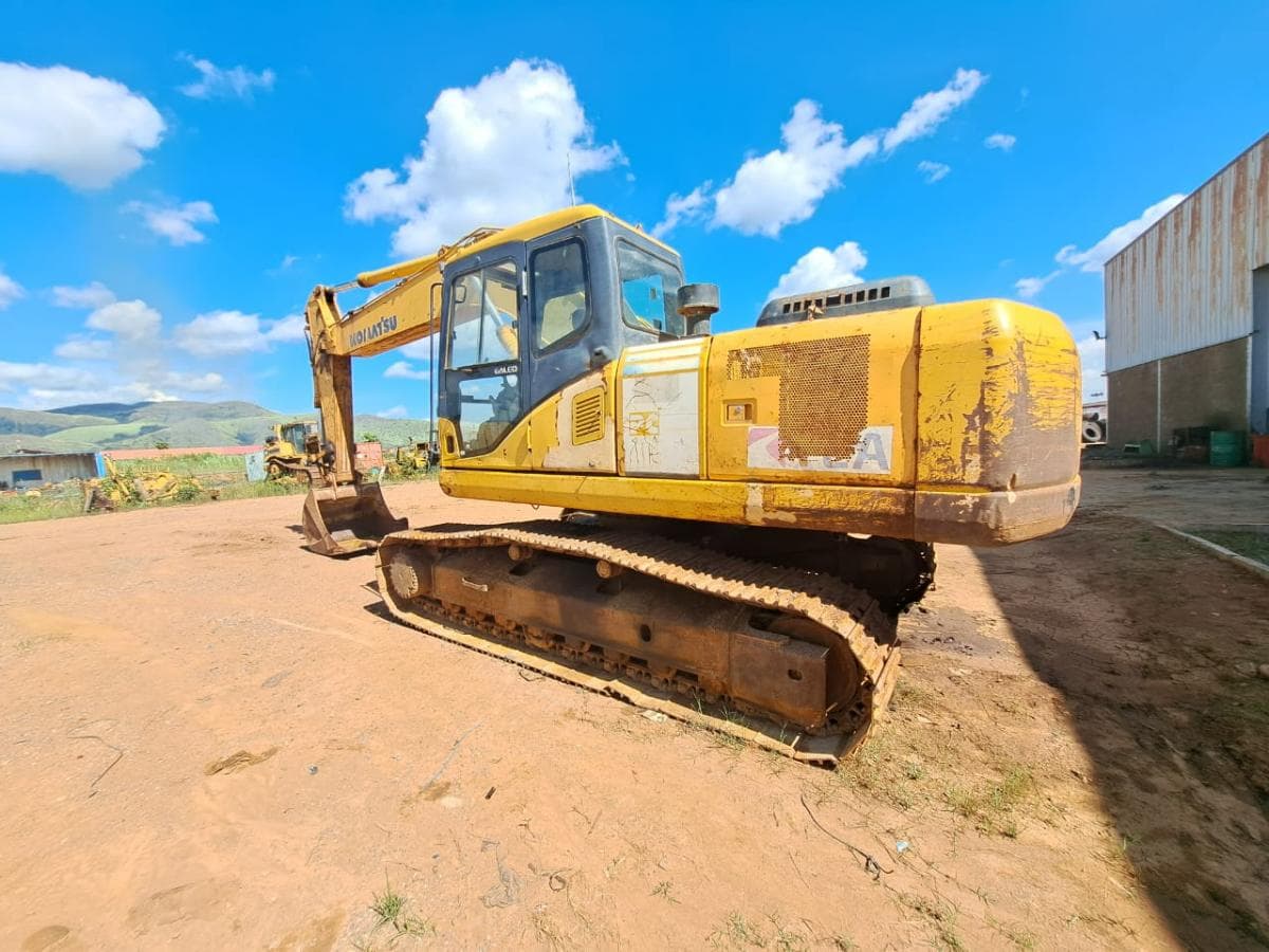 Escavadora de rastos Komatsu PC220 -7 · Samba Caju — image 9
