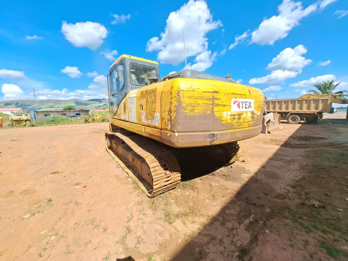 Escavadora de rastos Komatsu PC220 -7 · Samba Caju — image 10