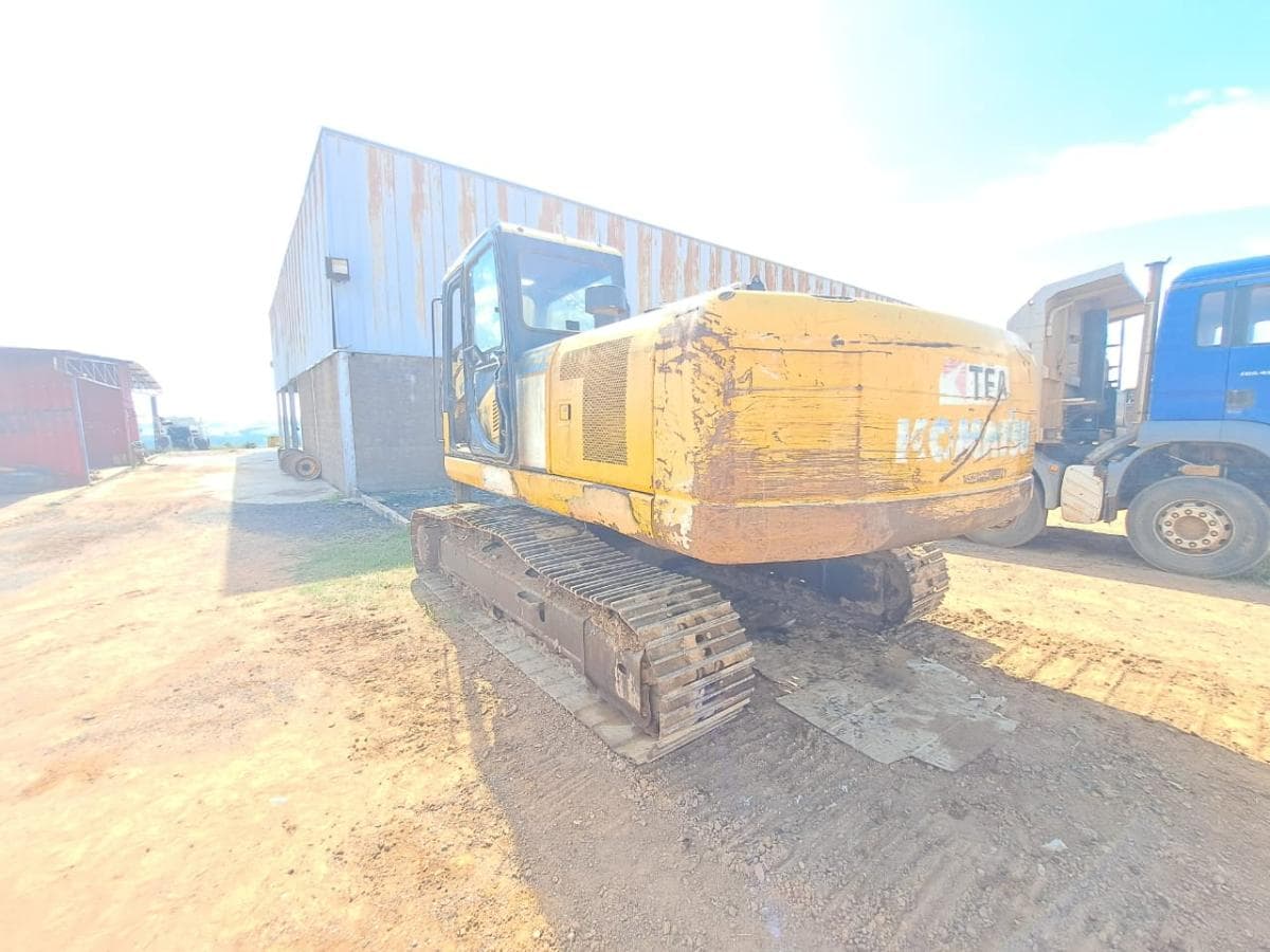 Escavadora de rastos Komatsu PC220 -7 · Samba Caju — imagen 6