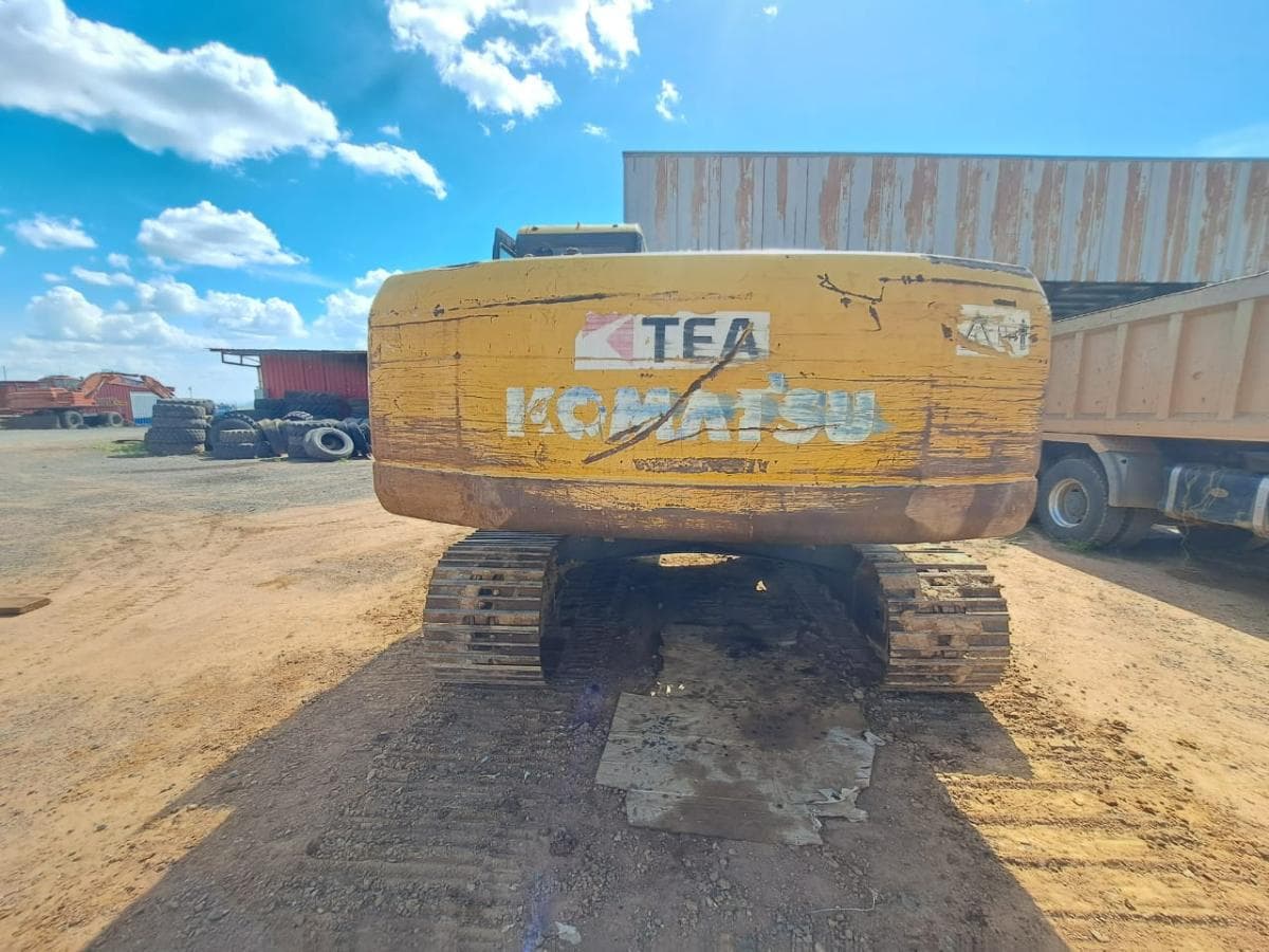 Escavadora de rastos Komatsu PC220 -7 · Samba Caju — imagen 10