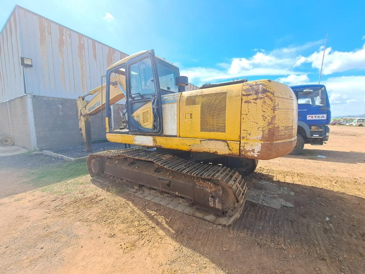 Escavadora de rastos Komatsu PC220 -7 · Samba Caju — imagen 11