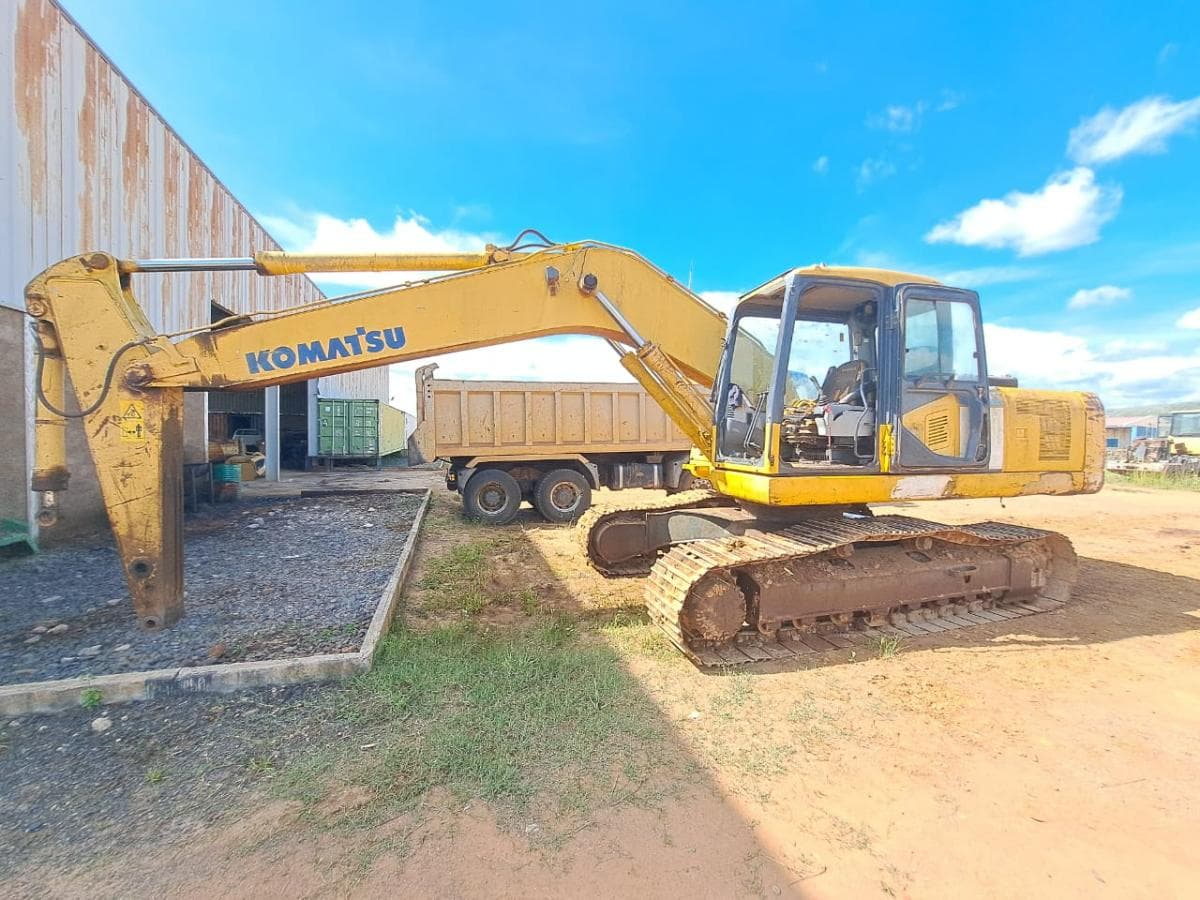 Escavadora de rastos Komatsu PC220 -7 · Samba Caju — imagen 13