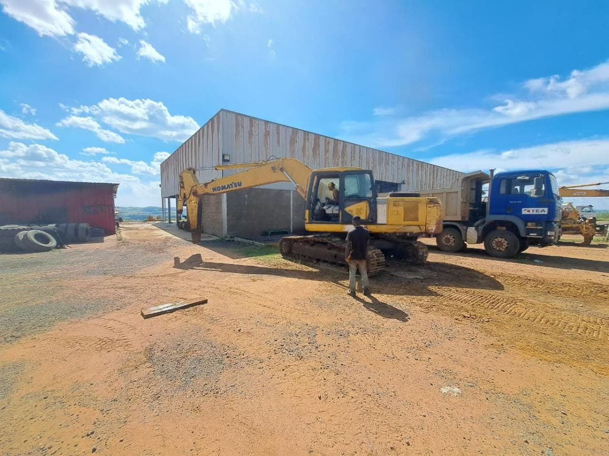 Escavadora de rastos Komatsu PC220 -7 · Samba Caju — imagen 17