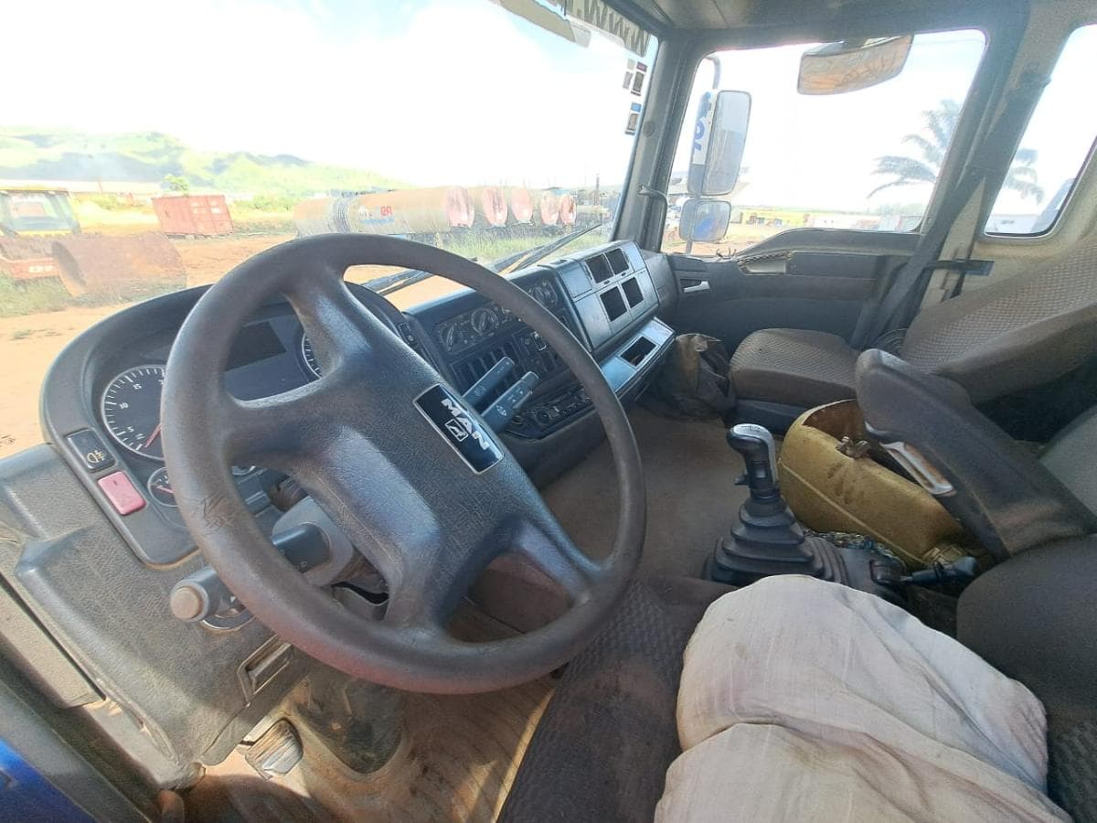 Camião basculante MAN TGA 41400 · Samba Caju — imagen 15