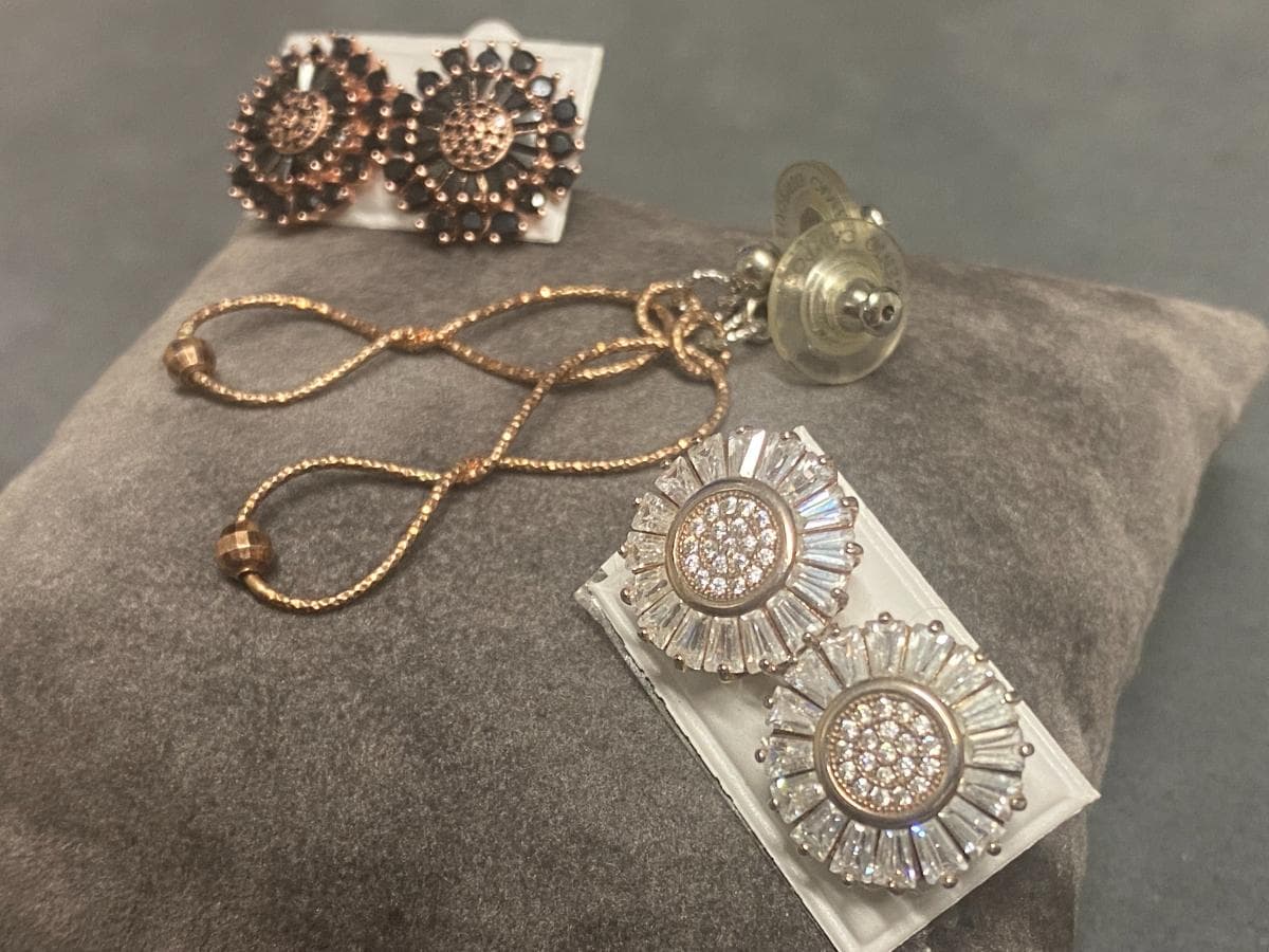 Pendientes de plata y otros materiales — imagen 1