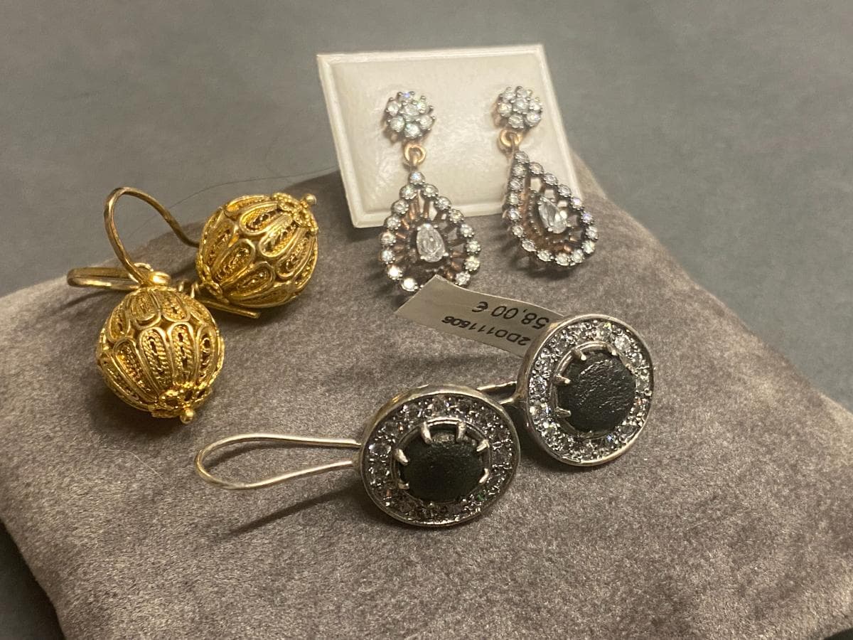 Boucles d'oreilles en argent et autres matériaux — image 2