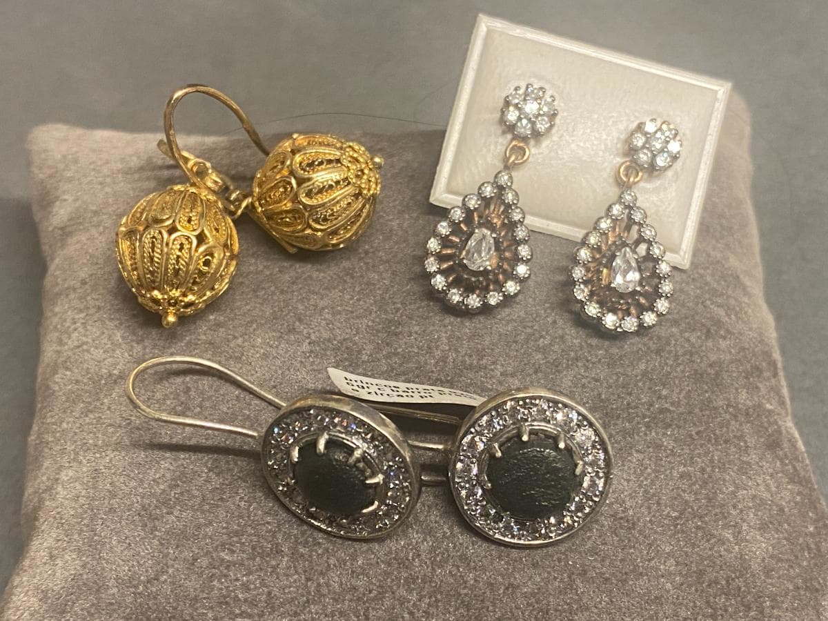 Boucles d'oreilles en argent et autres matériaux — image 3