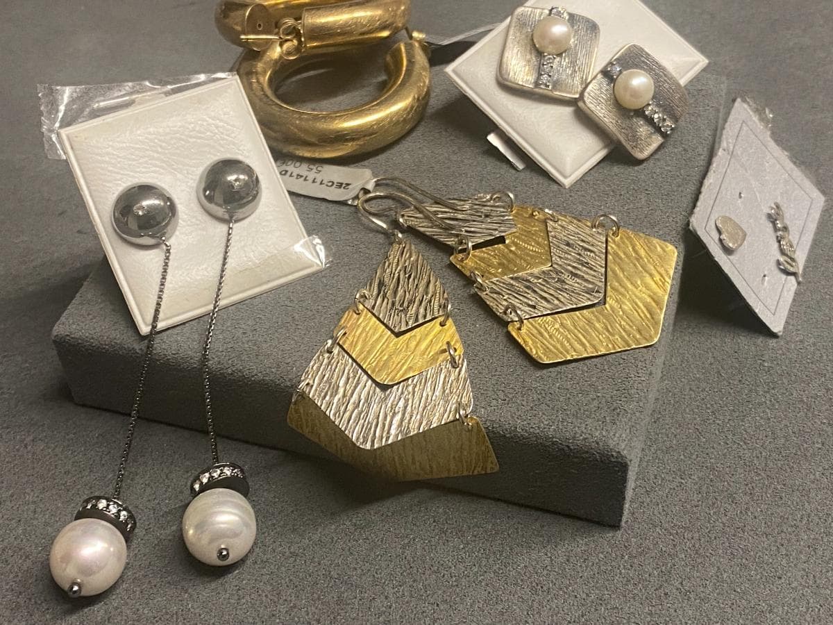 Boucles d'oreilles en argent et autres matériaux — image 2