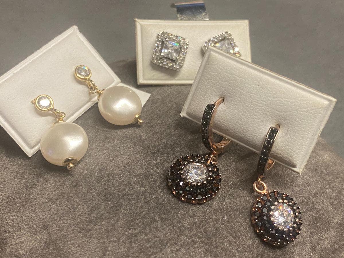 Pendientes de plata y otros materiales — imagen 1
