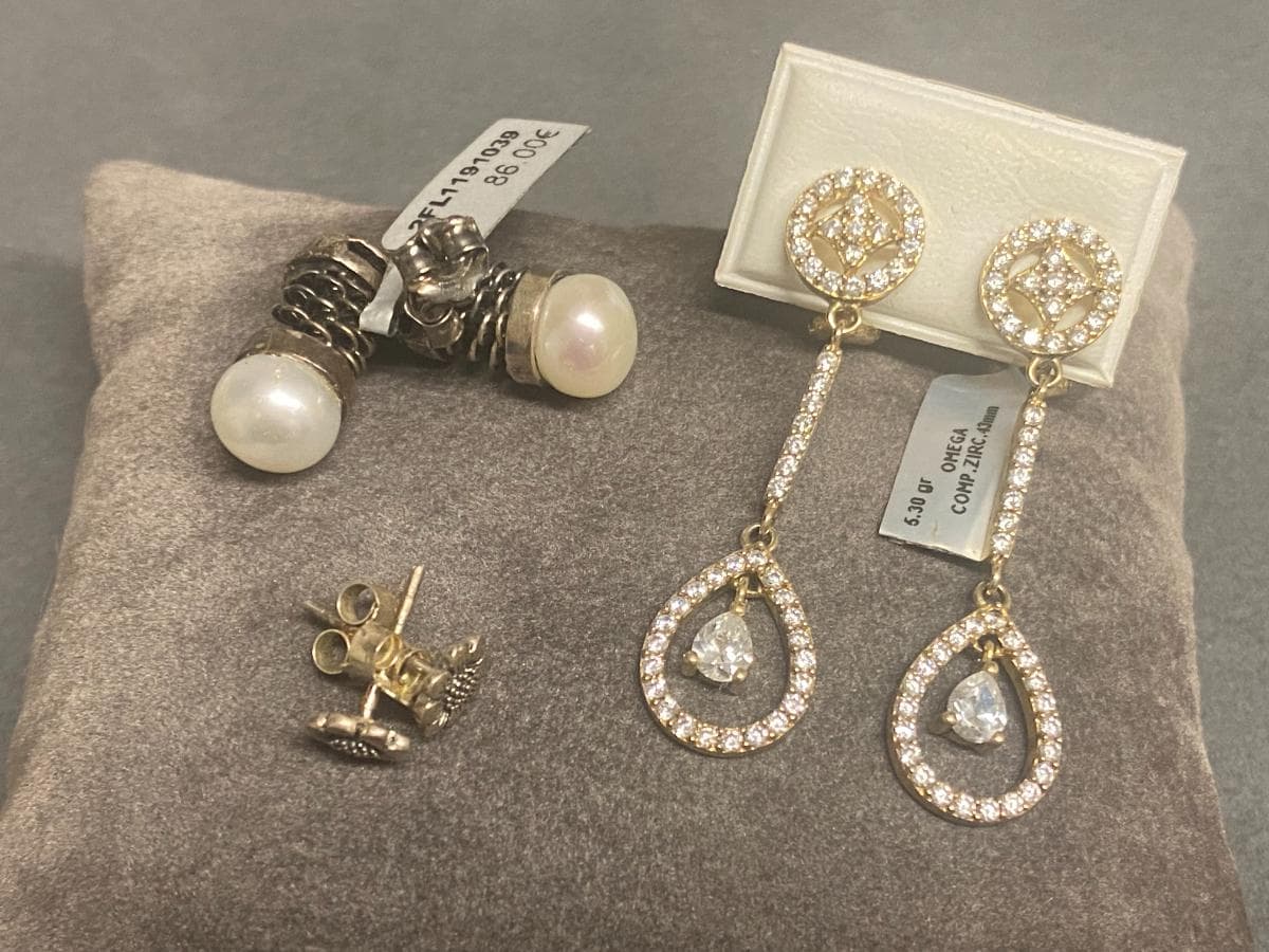 Boucles d'oreilles en argent et autres matériaux — image 4