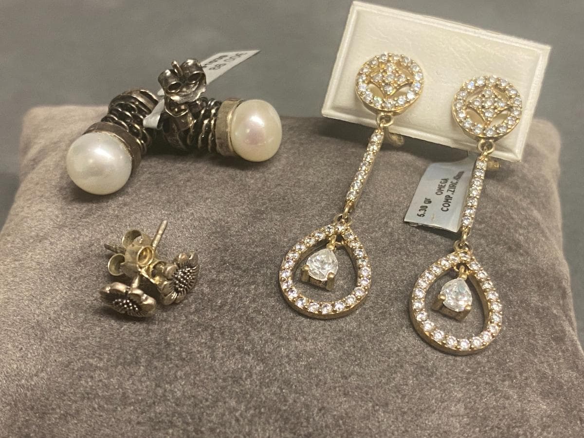 Boucles d'oreilles en argent et autres matériaux — image 2