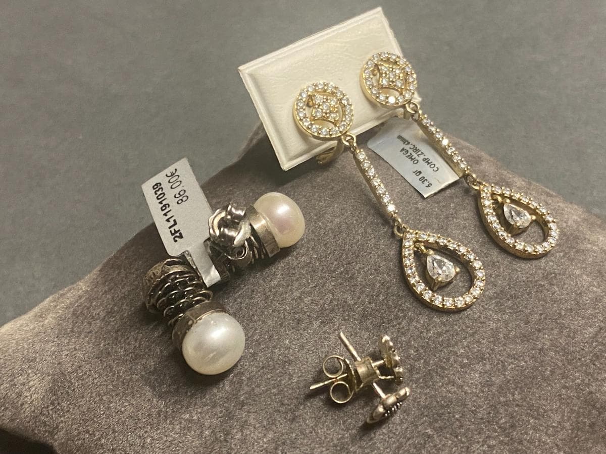 Boucles d'oreilles en argent et autres matériaux — image 3
