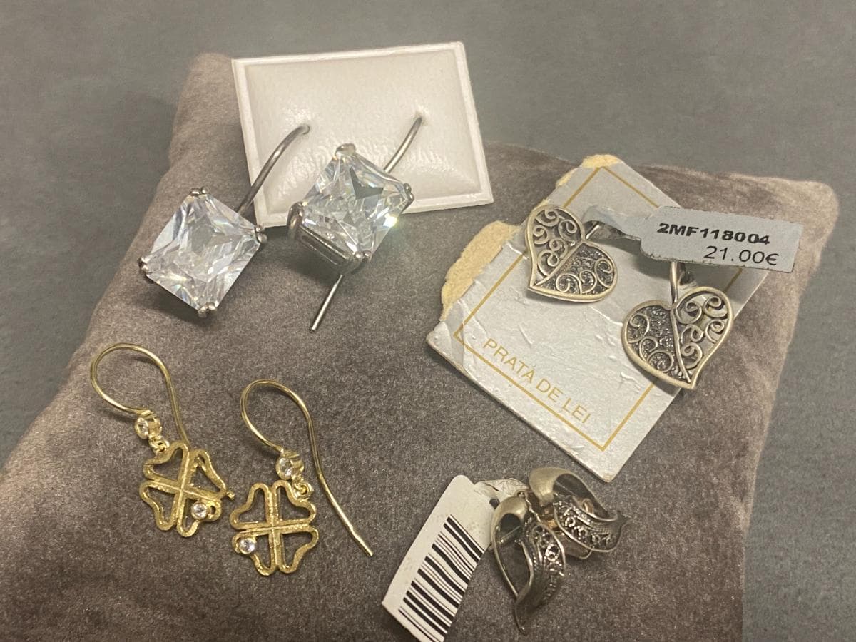 Earrings in silver and other materials — image 2