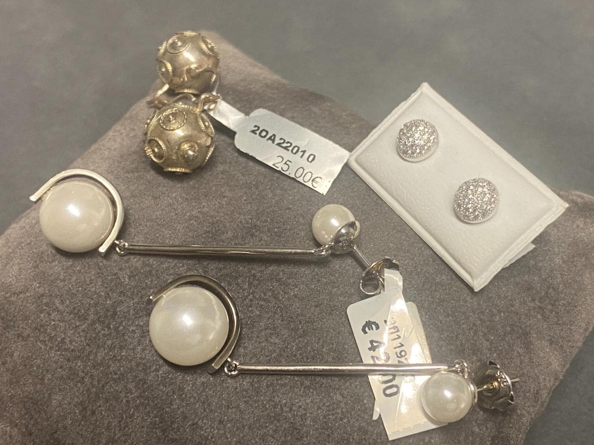 Pendientes de plata y otros materiales — imagen 1