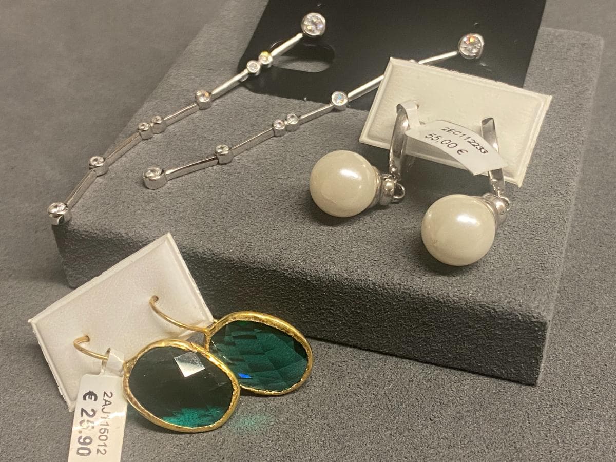 Boucles d'oreilles en argent et autres matériaux — image 3