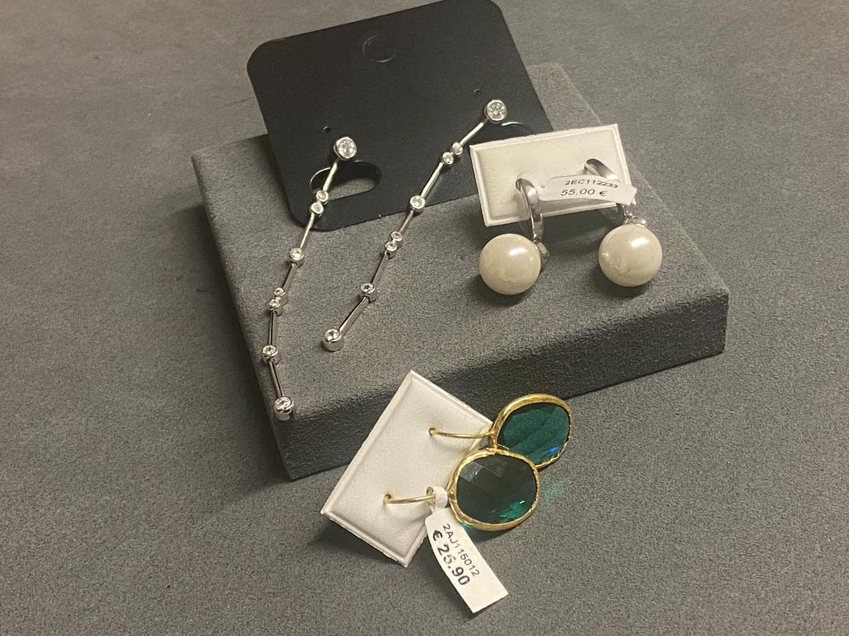 Boucles d'oreilles en argent et autres matériaux — image 1