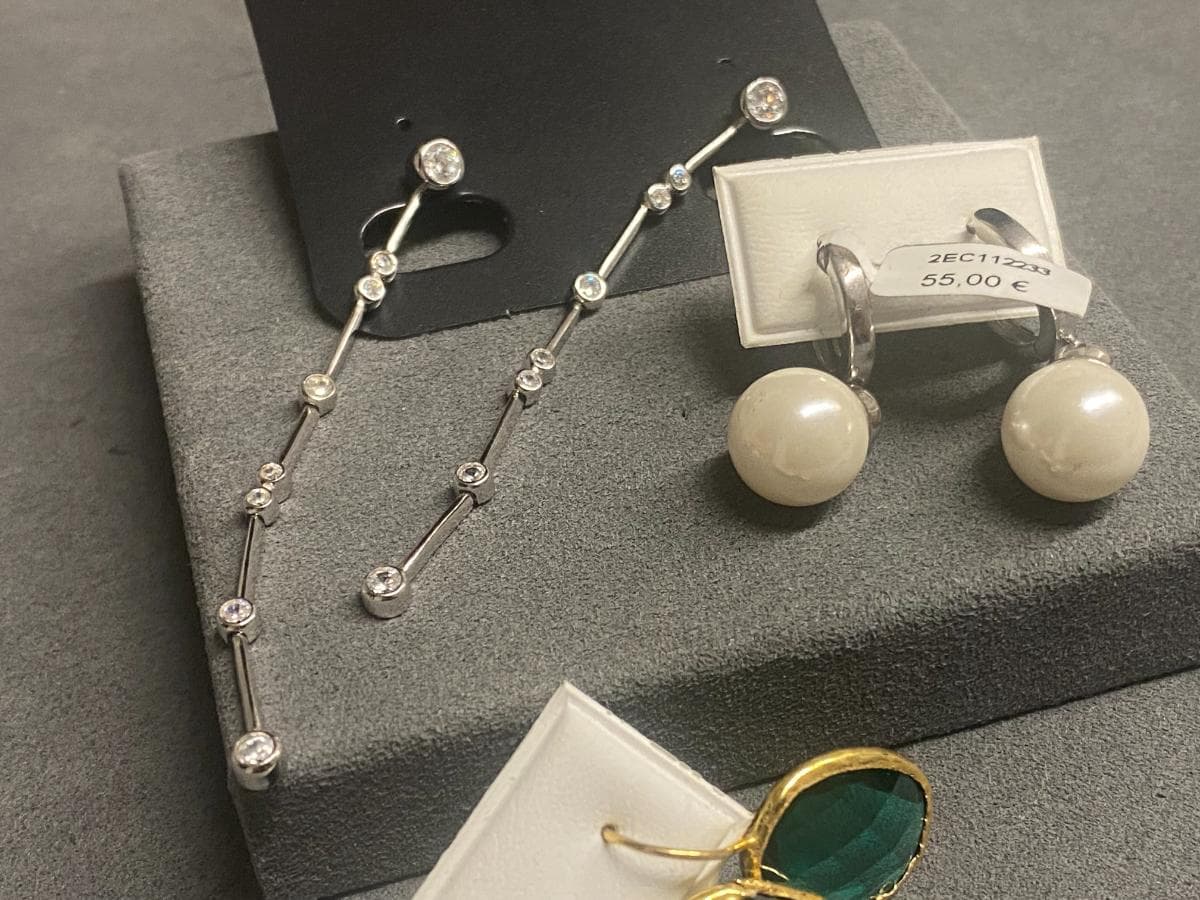 Boucles d'oreilles en argent et autres matériaux — image 2