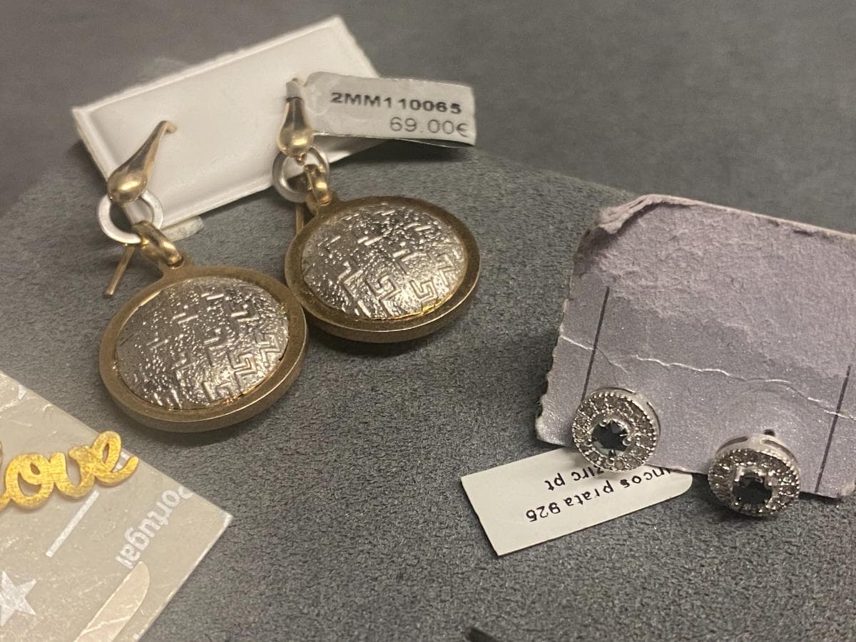Boucles d'oreilles en argent et autres matériaux — image 1